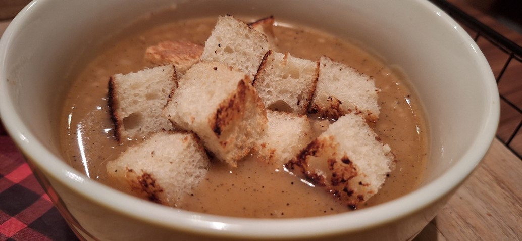 Slika za domaća starinska „ajmpren“ ili prežgana juha sa sojinim ljuspicama