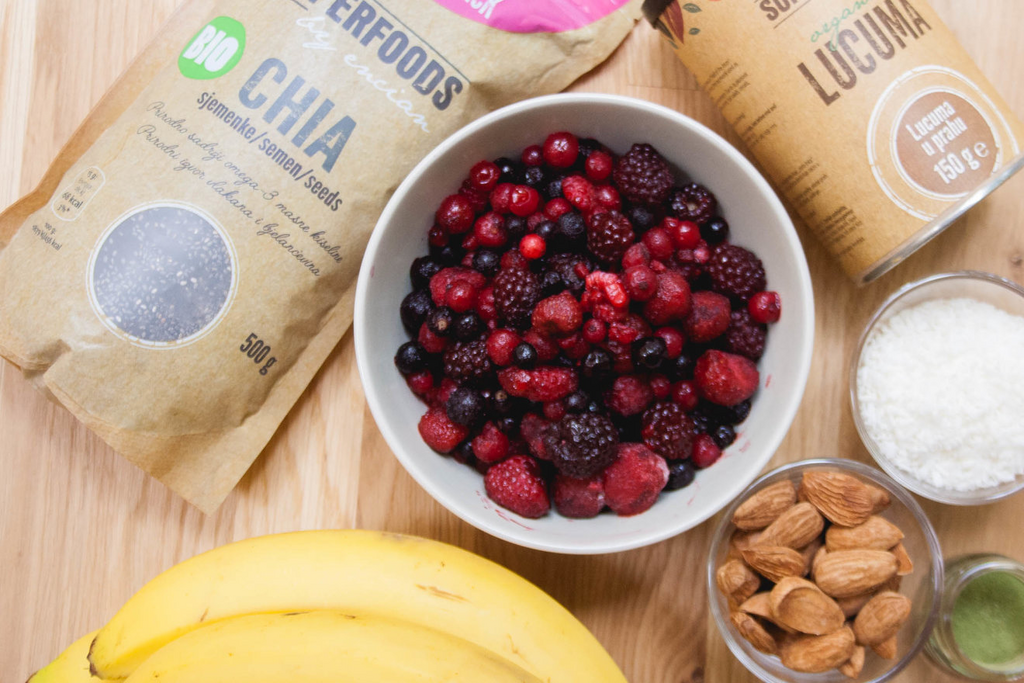 Crveni chia puding s kremom od banane i kokosa